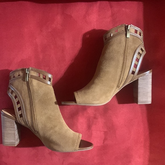 Franco Sarto Tan Suede Greenwich Open Toe Booties Size 9 - Picture 6 of 11